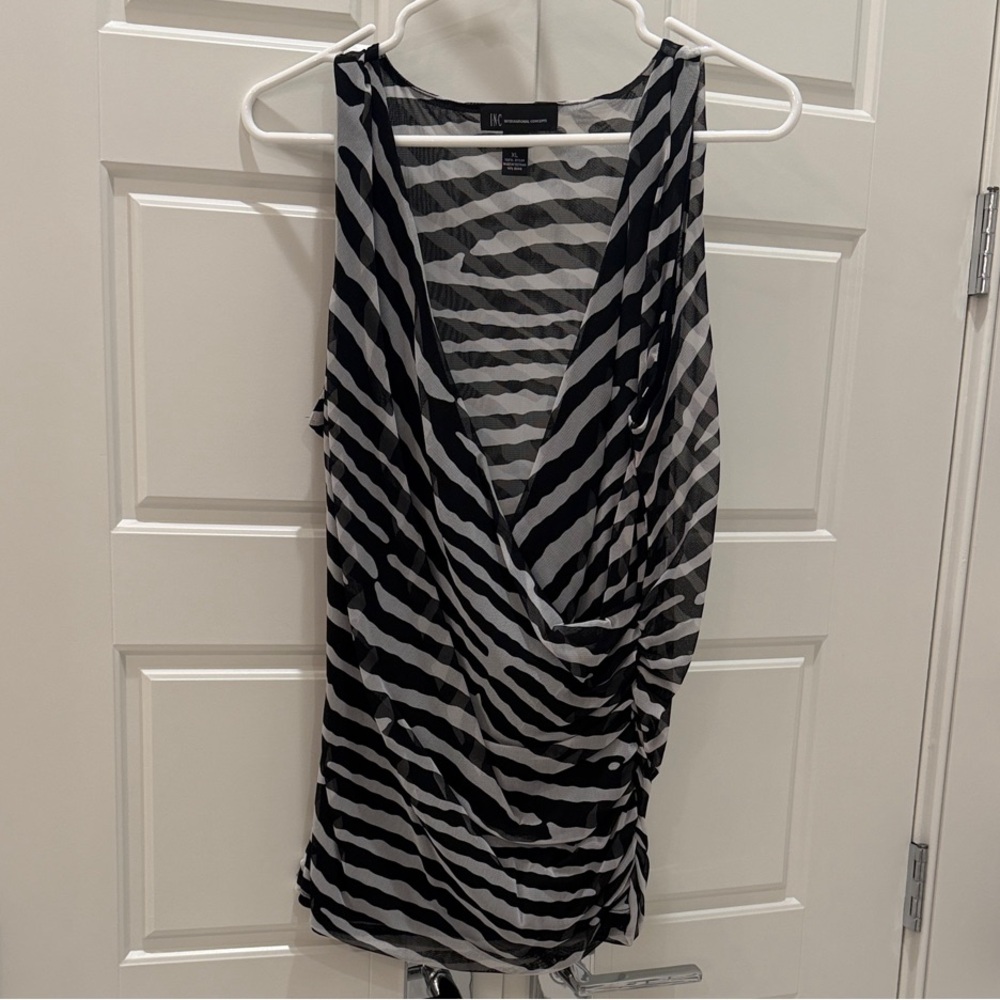 INC International Concepts Black and White Patterned Top